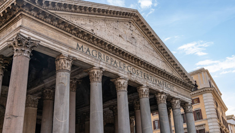 Un turist japonez a murit, dupa ce a cazut de pe un zid al Panteonului din Roma Imagine