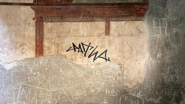 Un turist olandez care a scris cu markerul pe zidul unei case antice din Italia a fost arestat si va trebui sa plateasca restaurarea Imagine