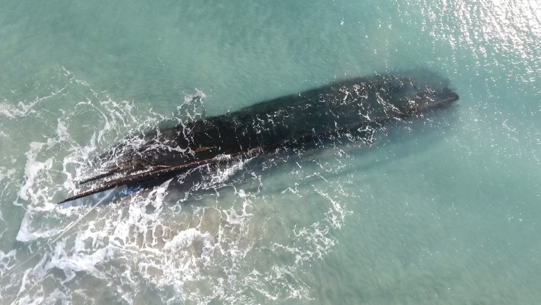 Un uragan puternic a scos din adancurile oceanului o epava misterioasa. Acum, o alta furtuna ameninta sa o distruga Imagine