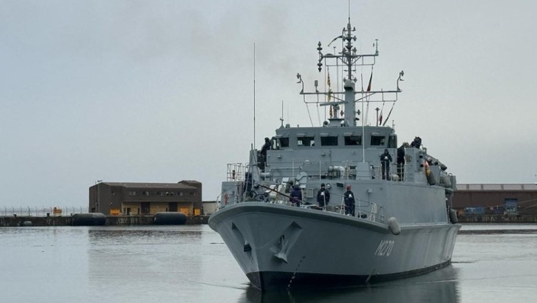 Un vanator de mine care a apartinut Marinei Regale Britanice, intrat in serviciul Fortelor Navale Romane, a plecat spre Constanta Imagine