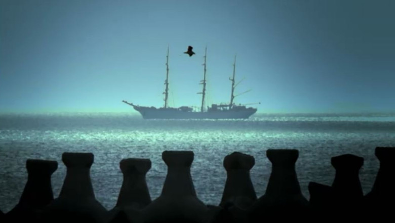 Un vapor romanesc a salvat o suta de emigranti sirieni, in largul coastelor Italiei Imagine