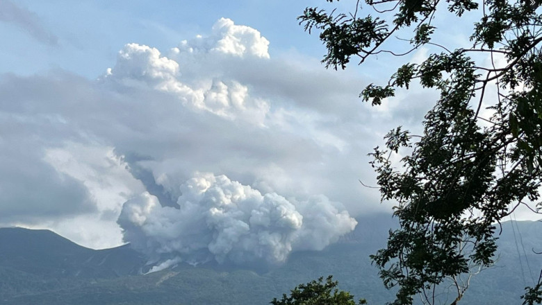 Un vulcan din Costa Rica a erupt exploziv si a contaminat apele din zona Imagine