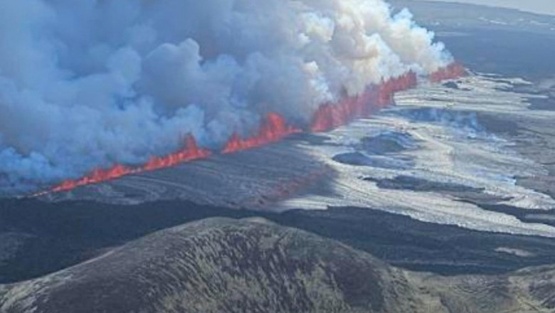 Un vulcan din Islanda a erupt pentru a cincea oara in sase luni. Ca o arteziana de foc, a aruncat lava pana la 50 de metri in aer Imagine