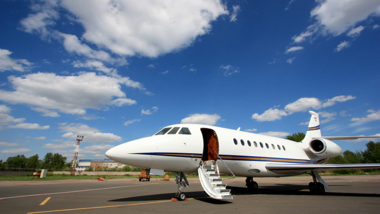 Un zbor cu avionul privat de numai 17 minute? Cine sunt superbogatii cu „dispret absolut pentru planeta” Imagine