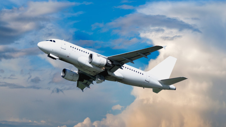 Un zbor de 3 ore s-a transformat intr-un cosmar de 32 de ore. Pasagerii aflati la bord s-au intors de unde au plecat Imagine