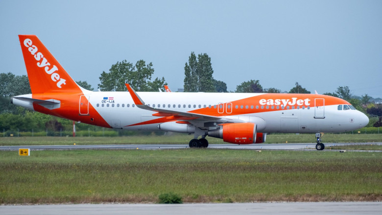 Un zbor EasyJet din Egipt catre Marea Britanie a aterizat de urgenta la Roma dupa ce un pasager a dezvaluit ce are in bagaj