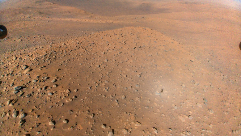 „Unde-i Waldo”, in varianta martiana: O poza facuta de micul elicopter NASA Ingenuity surprinde roverul Perseverance si alte „surprize” Imagine
