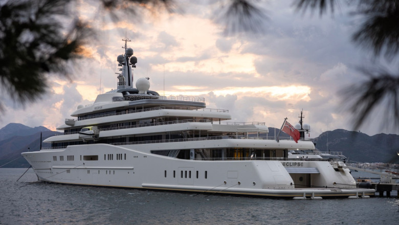 Unde isi tine un oligarh rus iahtul de 700 de milioane de dolari, dotat cu sistem antiracheta si submarin, ca sa nu-i fie confiscat Imagine