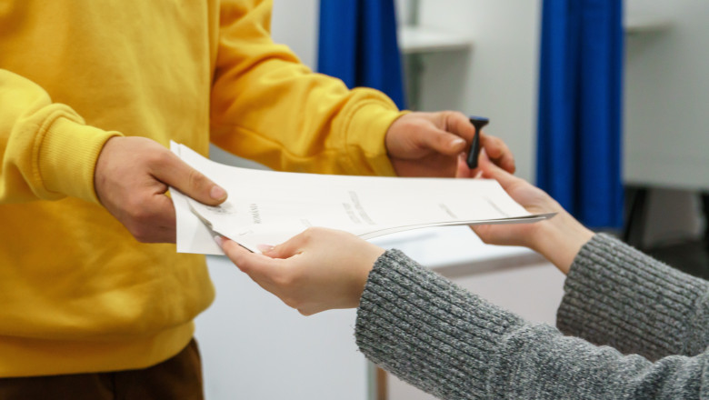 Unde votezi in turul 2 al alegerilor prezidentiale 2025 daca esti plecat din localitatea de domiciliu Imagine