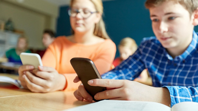 UNESCO cere ca telefoanele inteligente sa fie interzise in scoli in toata lumea Imagine