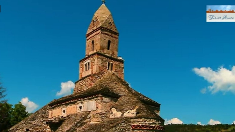 UNICAT. Cea mai veche biserica de piatra din Romania e la Densus, la poalele Muntilor Retezat Imagine