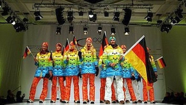 Uniforma olimpicilor germani pentru JO Soci 2014, multicolora precum curcubeul LGBT. Internautii considera culorile un sprijin pentru comunitatea gay rusa Imagine
