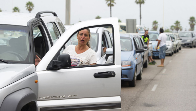 Unii romani rezidenti in Spania, obligati sa-si schimbe permisele de conducere Imagine