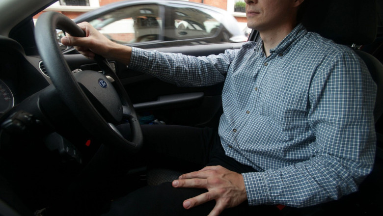Unii soferi cred ca nu trebuie sa poarte centura de siguranta daca masina are airbag. Mituri in trafic: care sunt adevarate, care nu Imagine