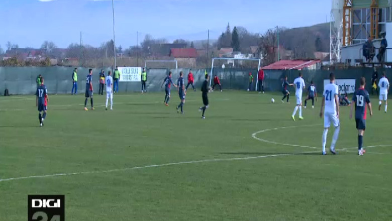 Unirea invinge si spera la play-off Imagine