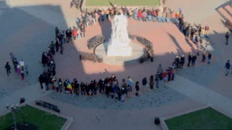 Uniti de 1 decembrie. Tineri din Romania si Basarabia au facut o harta umana a Romaniei unite cu Basarabia Imagine