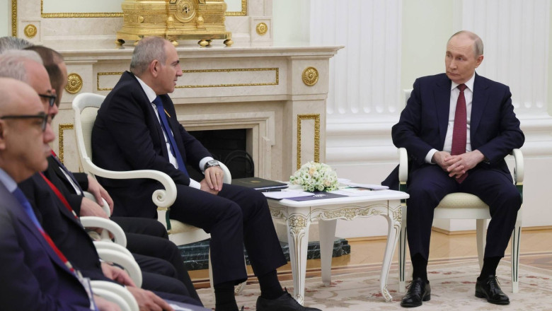 Uniunea Economica Eurasiatica cere un referendum in Armenia privind aderarea la UE. Vladimir Putin, printre sustinatorii demersului