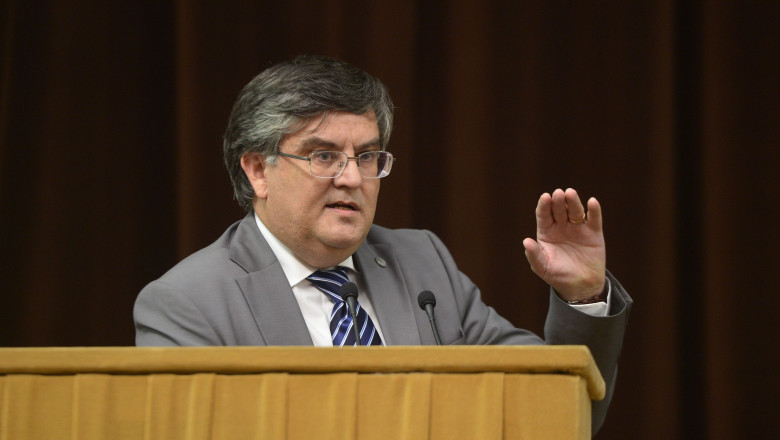 Universitatea Bucuresti ii raspunde premierului cu privire la titlul de „doctor” Imagine