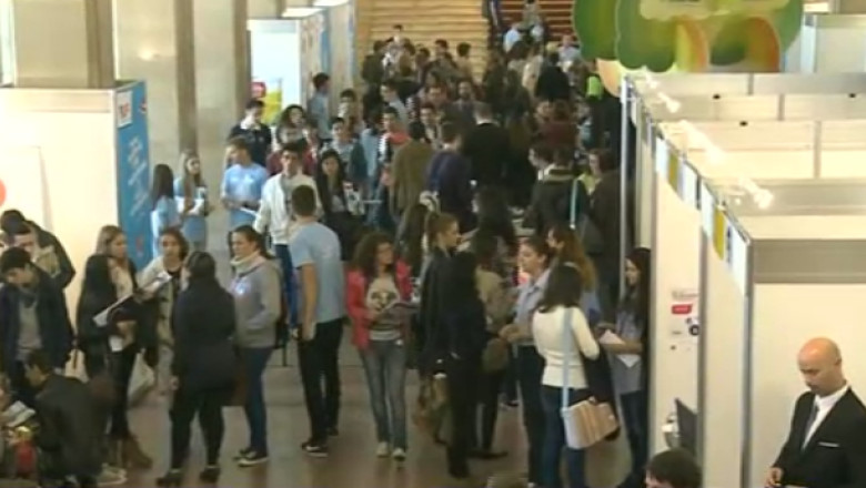 Universitatile straine cauta studenti romani. Cat costa sa faci facultatea in Europa Imagine
