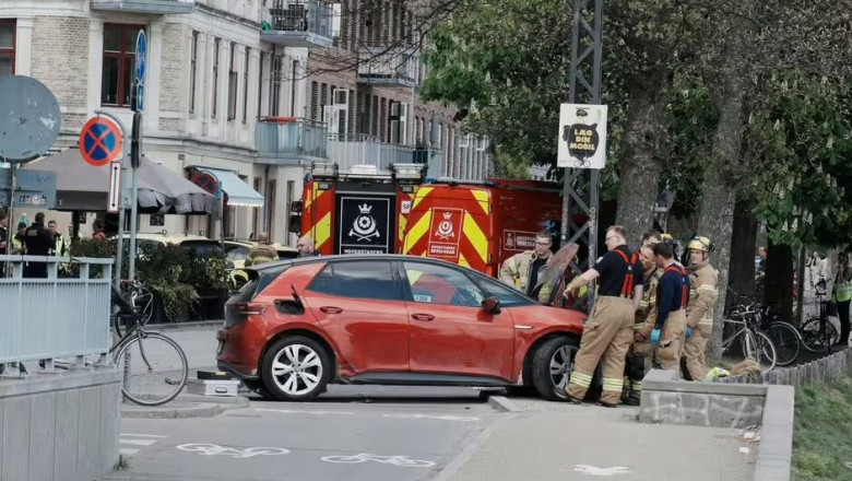 Unsprezece raniti la Copenhaga dupa ce o masina a intrat in multime. Un sofer in varsta a pierdut controlul volanului Imagine