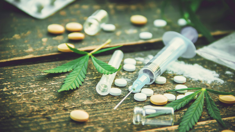 Unul din zece romani cu varsta intre 15-64 de ani a consumat un tip de drog ilegal in cursul vietii Imagine