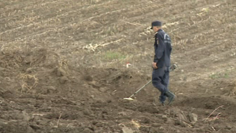 UPDATE. Depozitul de munitie descoperit la aeroportul din Iasi numara 32 de bombe de aviatie Imagine