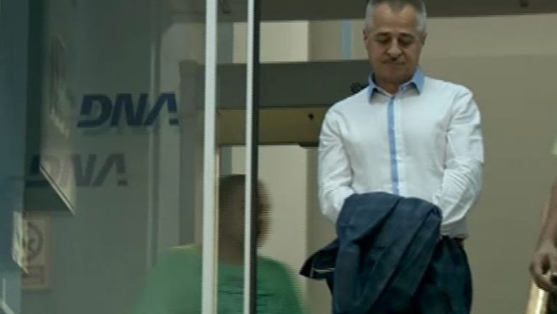 Urmarile coruptiei din institutiile si companiile de stat: facturi mai mari si drumuri proaste Imagine