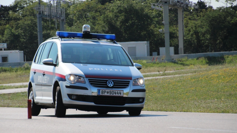 Urmarire ca in filme pe strazile din Austria, cu viteze de pana la 250 km/h. Cinci raniti, dintre care doi politisti Imagine