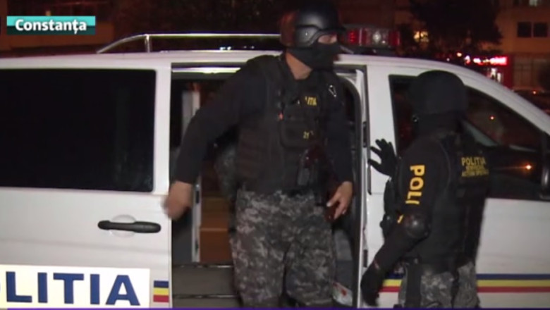 Urmarire cu focuri de arma in Constanta. Mascatii au tras opt gloante ca sa opreasca patru hoti de bijuterii Imagine