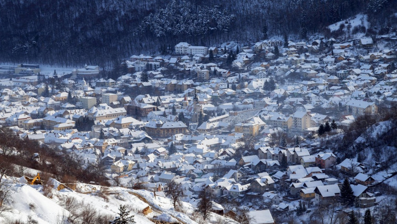 Urmeaza zile cu ger, lapovita si ninsori. Temperaturile vor scadea spre minus 14 grade. Vremea in fiecare regiune, pana in 17 decembrie Imagine