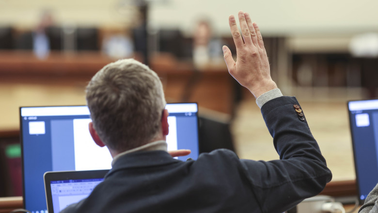 USR a acuzat PNL ca supraimpoziteaza pensiile romanilor intorsi din diaspora. La scurt timp a revenit: „E doar o modificare tehnica” Imagine