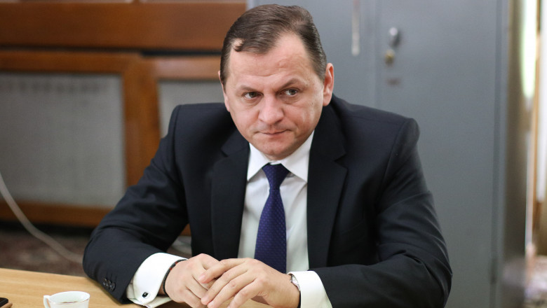 USR i-a cerut lui Bolojan lansarea procedurii de demitere a directorului SIE. „In plina criza de securitate era la F1, in Abu Dhabi” Imagine