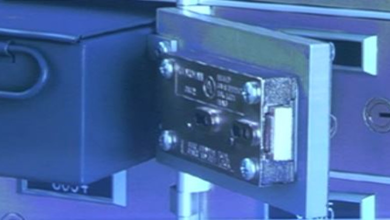 UTILITARA. Bunurile de valoare, pastrate in caseta de valori inchiriata la banca Imagine