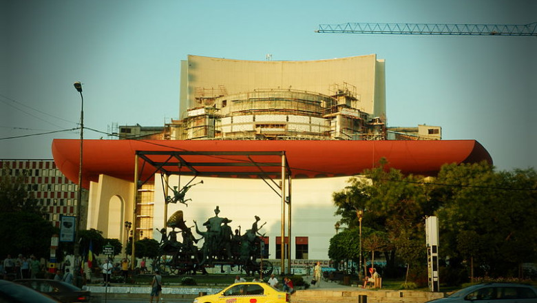 V. Ponta: Modernizarea cladirii Teatrului National din Bucuresti a costat 100 de milioane de euro Imagine