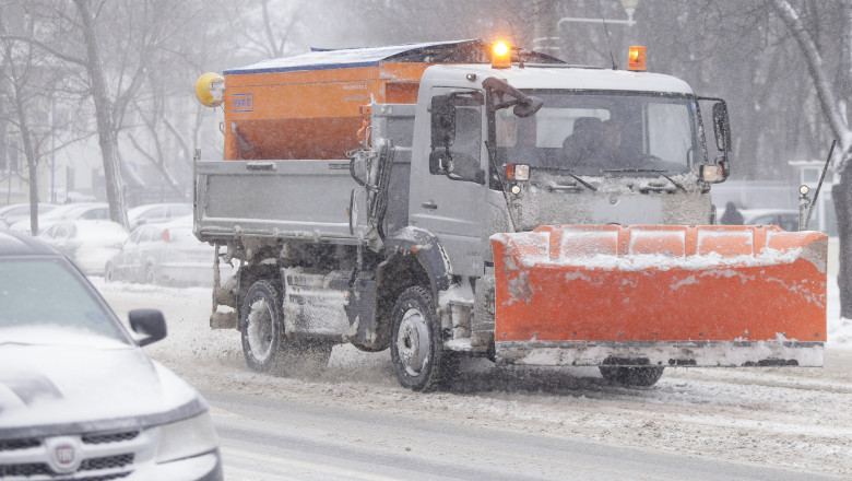 Va ninge in Bucuresti, la noapte. Primariile de sector pot interveni cu 491 de utilaje de deszapezire Imagine