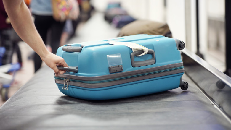 Vacanta cu bucluc pentru sute de romani care au zburat in Italia: Bagajele lor au ajuns pe alt aeroport Imagine