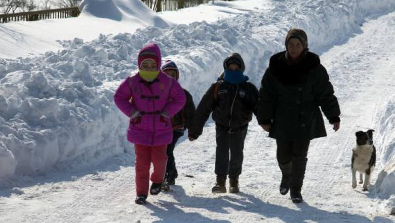 Vacanta de iarna s-a terminat, astazi incepe scoala. Cand vor fi urmatoarele zile libere pentru elevi Imagine