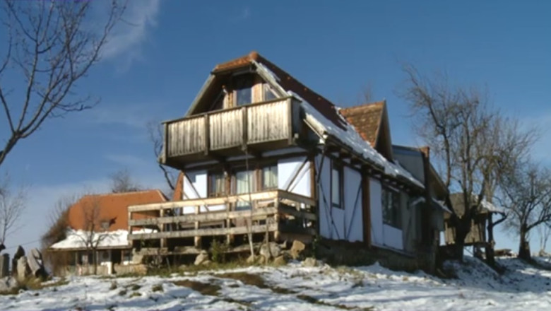 Vacanta fara internet. Turistii care vin in Bihor se pot caza in case vechi de peste 100 de ani Imagine