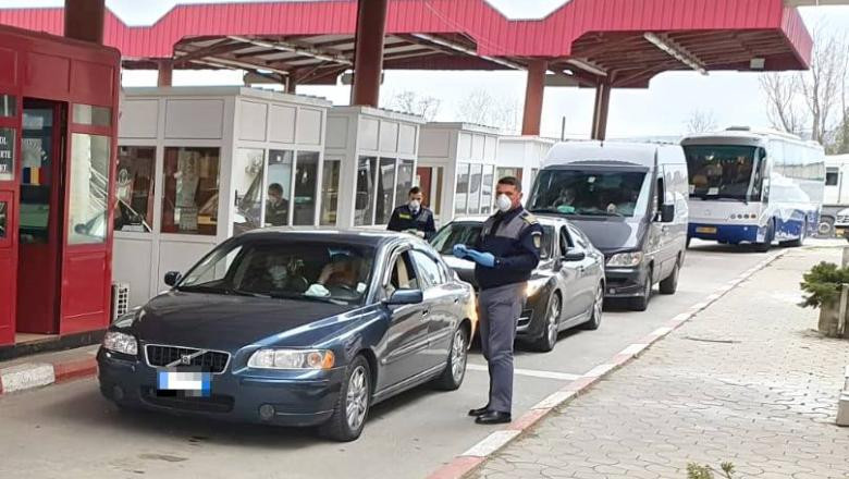 Vacanta pentru romanii din diaspora, la final. De 7 ori mai mult trafic prin vama Nadlac II, in ultimele 24 de ore Imagine