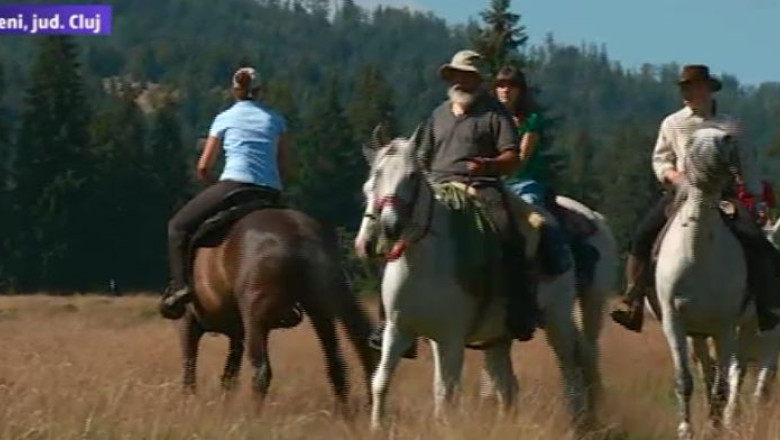 Vacanta petrecuta calare. In Muntii Apuseni, turistii fac trasee de aproape 40 de kilometri Imagine