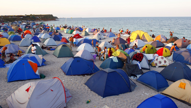 Vacante cu cheltuieli minime, la cort sau rulota Imagine