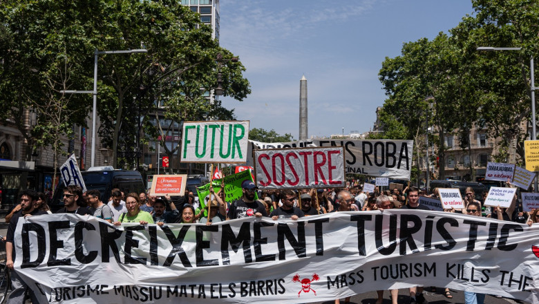 „Vacantele voastre, nenorocirea noastra”: Revolte anti-turism in Barcelona si sudul Europei Imagine
