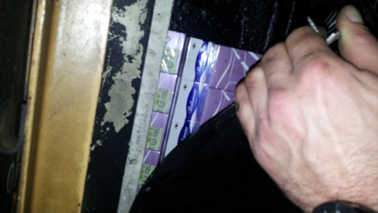 Vagon de tren ticsit cu tigari descoperit la Iasi Imagine