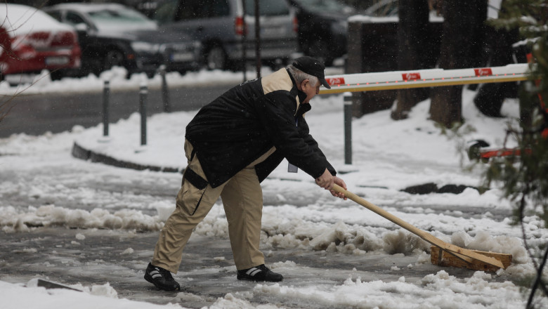 Val de aer polar in toata tara cu ger, polei si ninsoare. Strat de zapada de 8 centimetri in Bucuresti Imagine