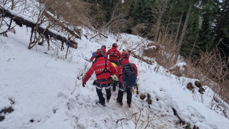 Val de interventii ale salvamontistilor. Peste 70 de persoane au fost salvate, 32 au ajuns la spital