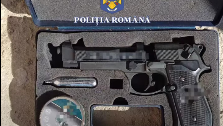 Val de perchezitii ale Politiei Romane in tara, in dosare privind arme si munitii detinute ilegal. Zeci de persoane duse la audieri Imagine