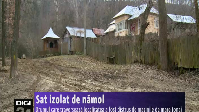 Valcea. Sat izolat de namol. Drumul a fost distrus de masinile de mare tonaj   Imagine