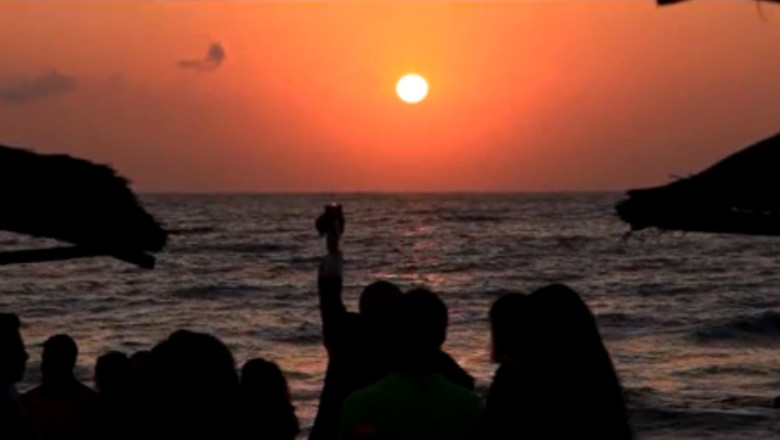 Vama Veche, taramul contrastelor. Fostul sat de pescari este acum capitala estivala a distractiei Imagine