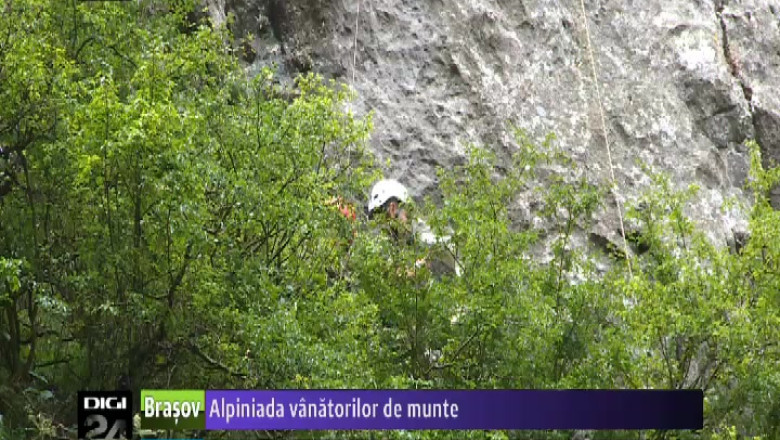 Vanatorii de munte se intrec la catarat pe stanci Imagine