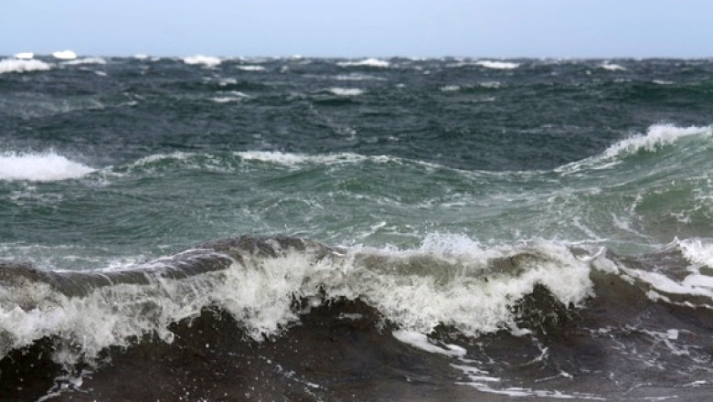 Vant puternic la malul Marii Negre. Porturile au fost inchise Imagine